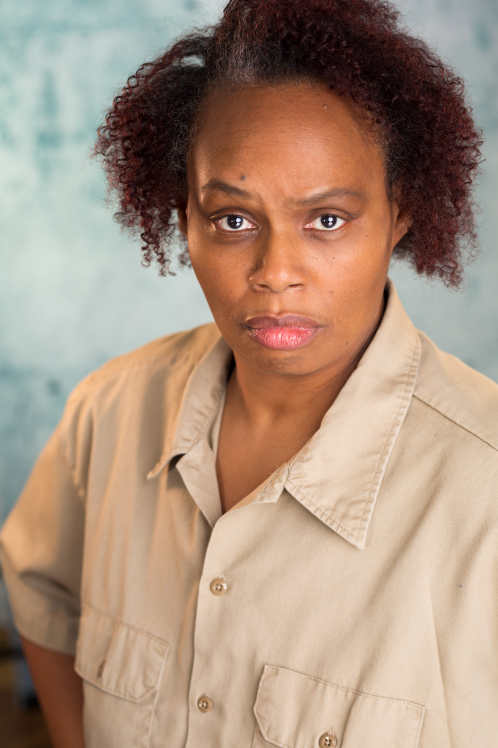 A woman with blue eyes and brown hair.